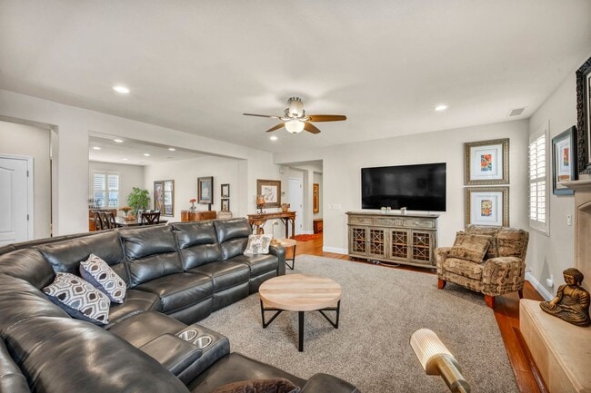 Photo - FULLY FURNISHED home with all utilities included and flexible lease options available.