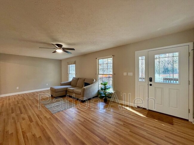 Photo - 689 New Haw Creek Rd