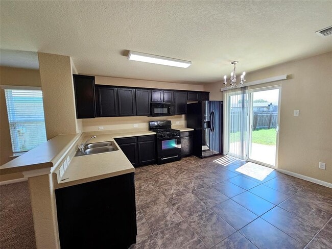 Photo - 412 Summerside Ave
