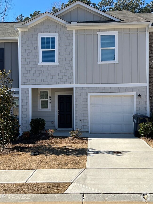 Building Photo - 3bd/2ba Townhome w/ Garage, Private Patio ...