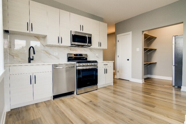 Photo - 3422 W Dickens Ave