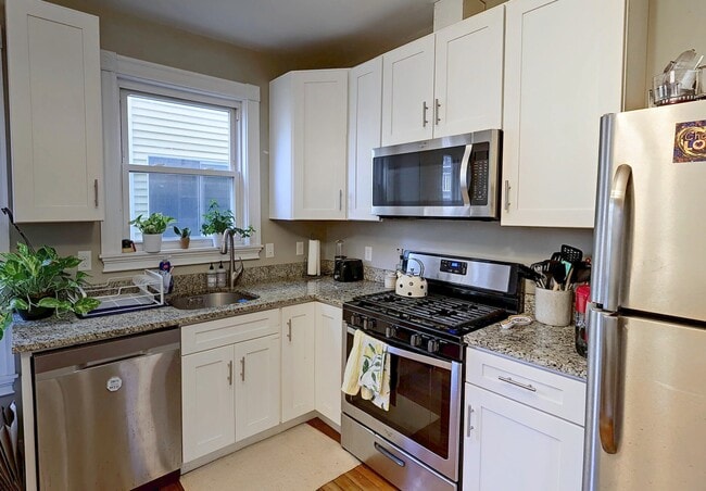 Building Photo - 103 Marion St Unit 1