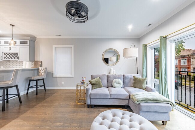 Photo - 4634 S Langley Ave Unit 2