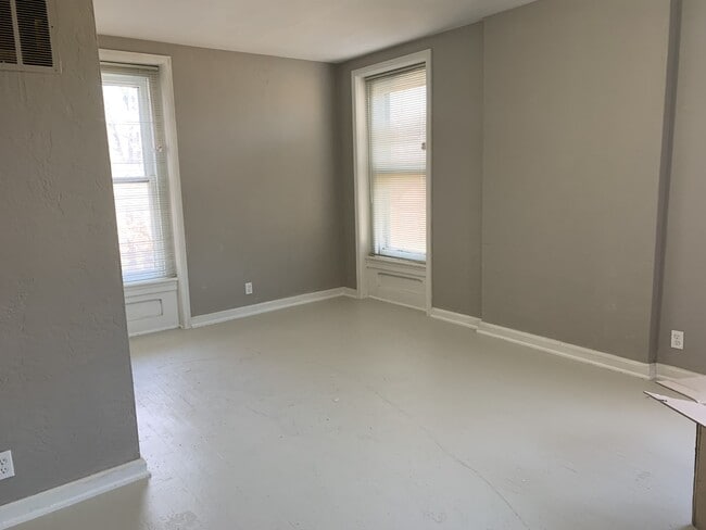 Building Photo - 1002 S National Ave Unit Apt 7