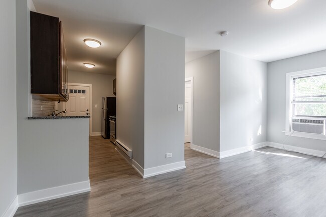 Photo - 705 W Brompton Ave Unit 3