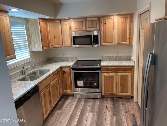 Photo - 2545 E Spring St