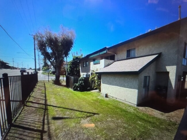 Building Photo - 101 W Olive Ave