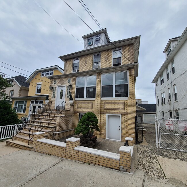 Photo - 6115 Monitor Pl Unit 2nd Floor