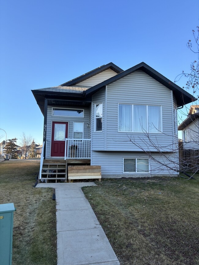 Photo - 9318-9130 AvenueUpper