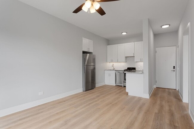 Building Photo - 7600 N Sheridan Rd Unit 306 Rental