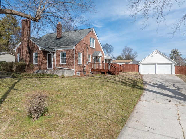 Photo - 412 Keeble St