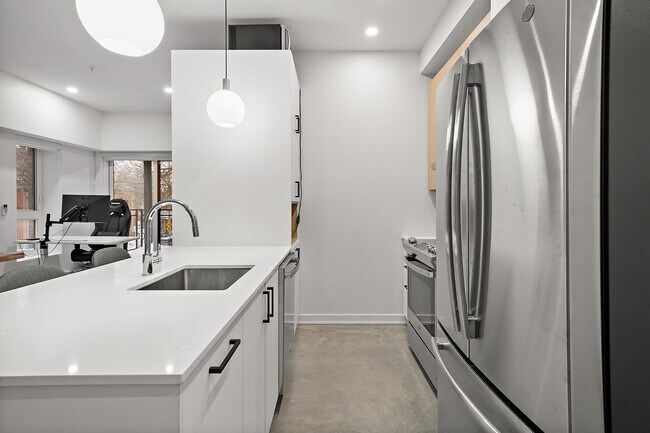 Photo - 7172 Rue Alexandra Unit 4