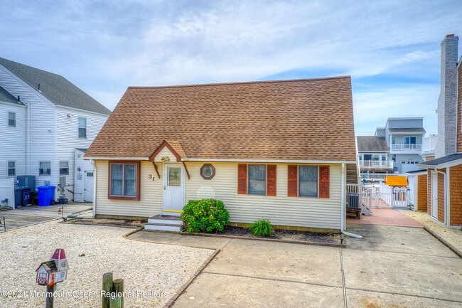 31 Peggy Ln