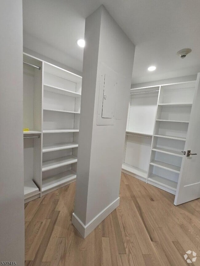 Building Photo - 2 Claridge Dr Rental