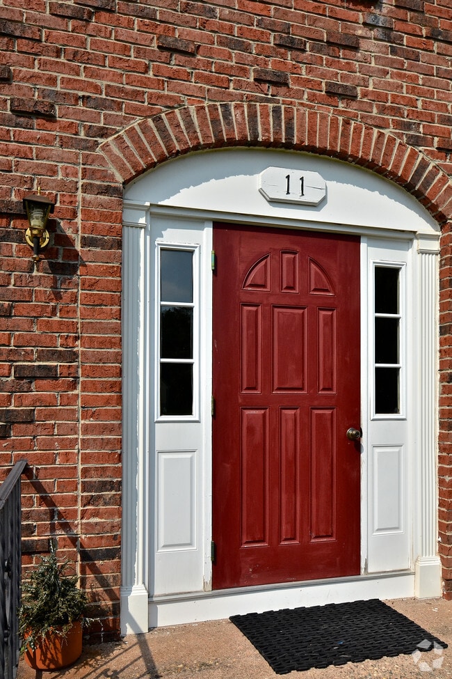 Williamsburg Apartments - Williamsburg Apartments