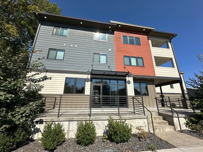 Building Photo - 1502 N 3rd St Unit 1502 N 3rd  A Rental