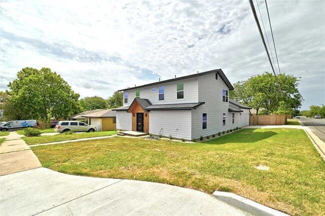 Photo - 815 Buckingham Pl
