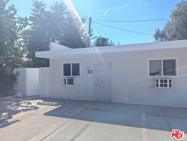 Building Photo - 3831 Sedgwick Ave Rental