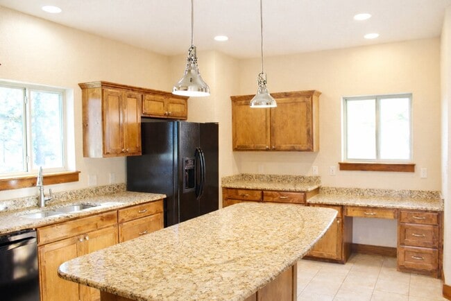 Photo - 701 Bushwhack Rd