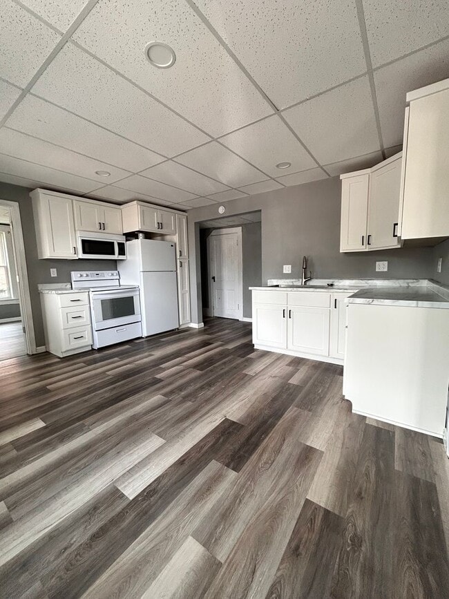 Building Photo - 110 E 4th Ave Unit C Rental