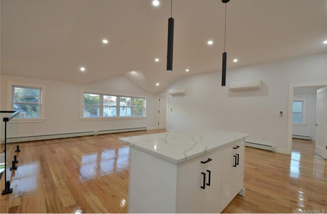 Photo - 219-42 112th Rd