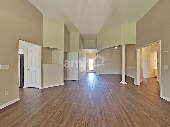 Photo - 1523 Cardinal Ln