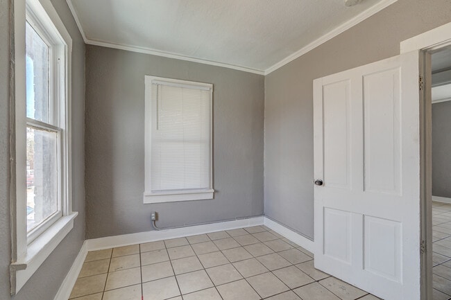 605 Nino Aguilera St Unit B