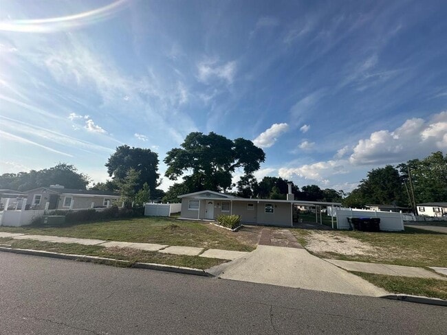 Building Photo - 7207 Harwick Dr
