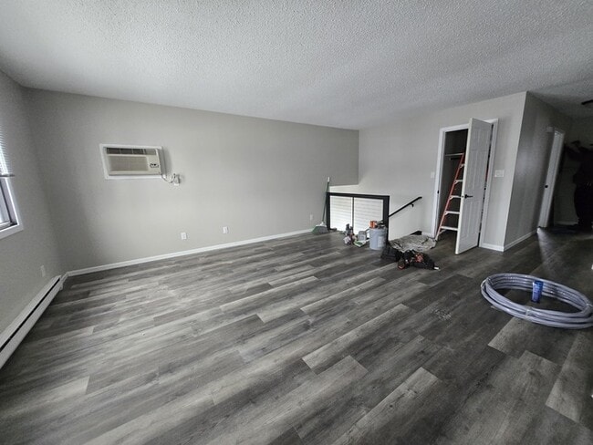Photo - 700 Great Plains Ct