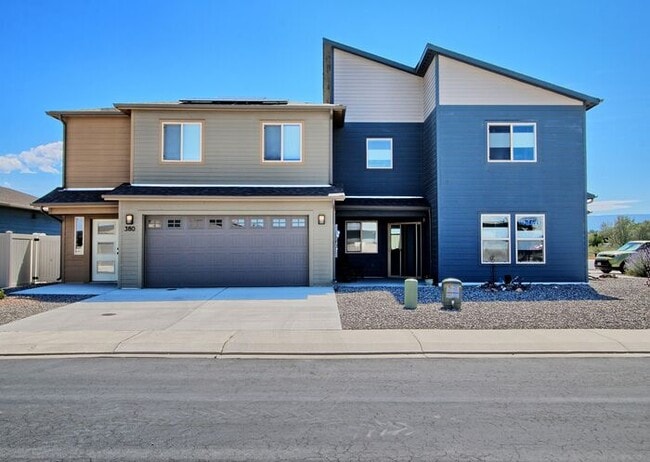 Building Photo - Modern 3 Bedroom 3 Bath Townhome in New Construction Neighborhood