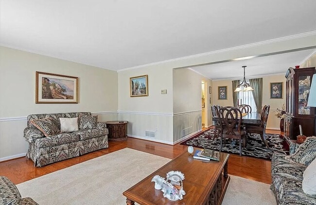 Photo - Charming Home! 4 Bedroom 2.5 Bathroom - Hopewell