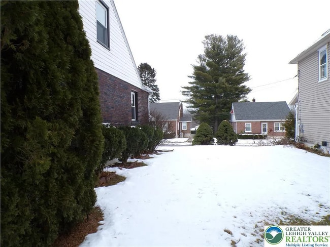 Photo - 2250 Siegfried Ave