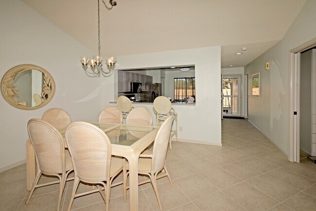 Photo - 5932 Cranbrook Way