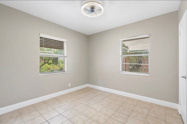 Photo - 376 W 14th St