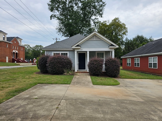 Beautiful Three Bedroom, Two Bathroom Sing... - Beautiful Three Bedroom, Two Bathroom Sing...