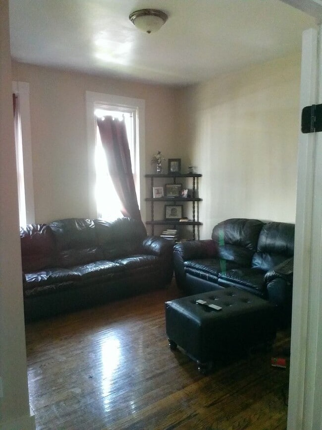 Photo - 720 Davis St