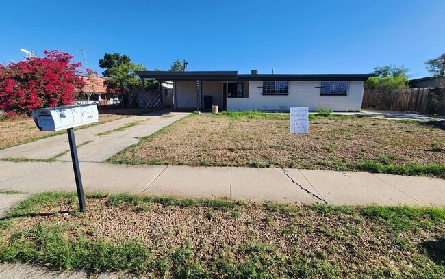 Building Photo - 6841 E Stella Rd