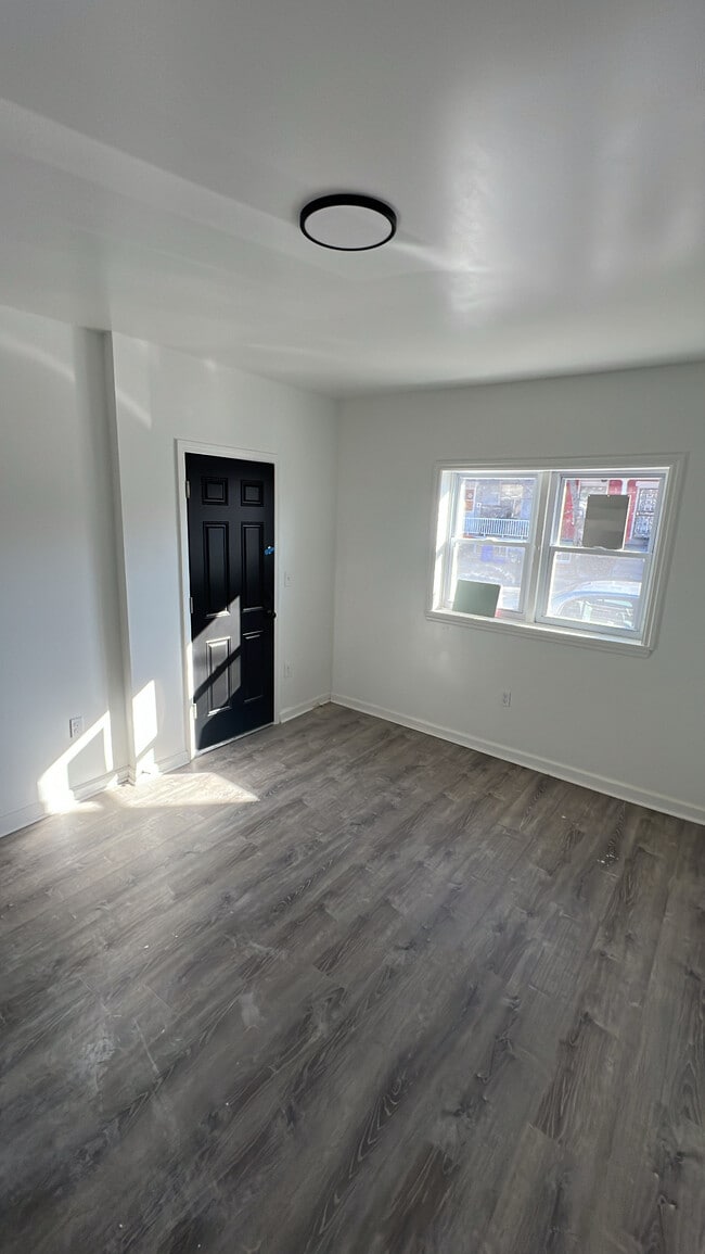 Photo - 1132 W 8th St