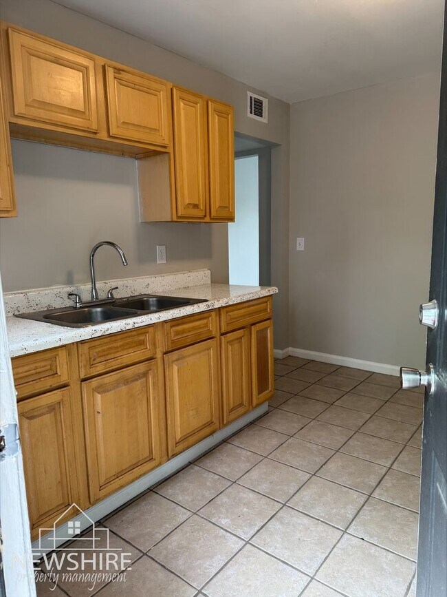 Hampton Avenue Apartments