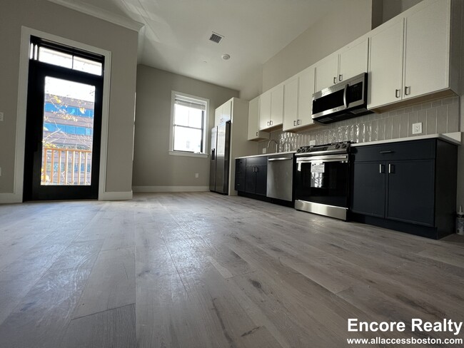 Building Photo - 201 Everett St Unit 4 Rental