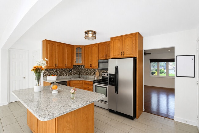 Photo - 697 Hickory Dr