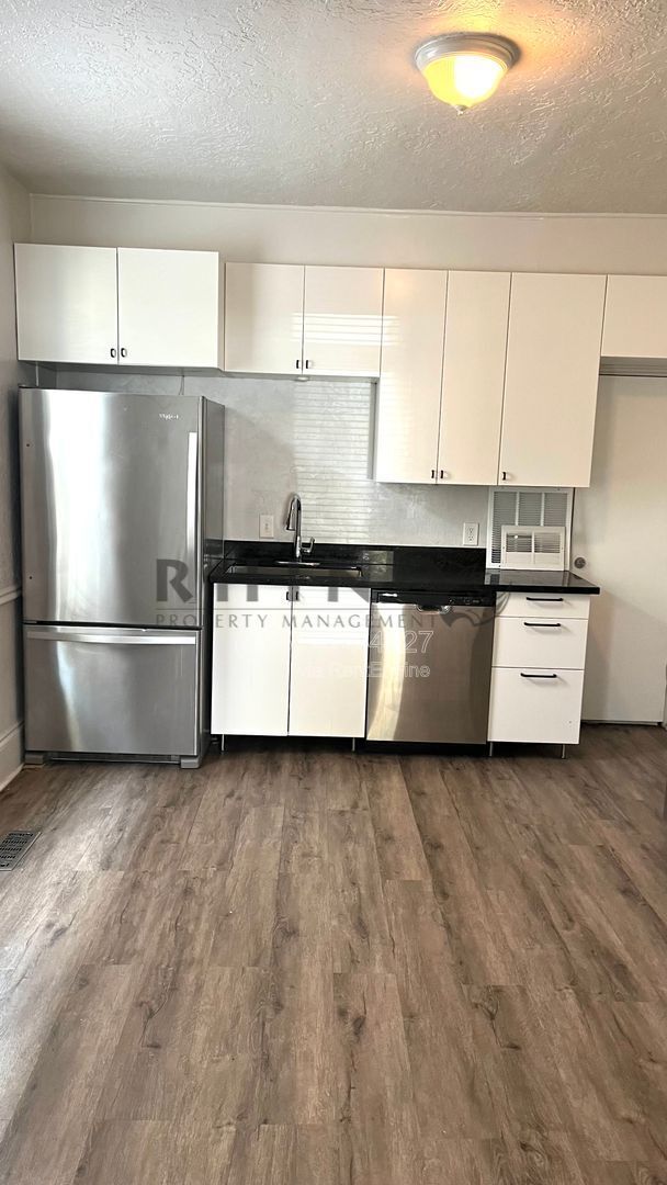 Building Photo - 807 20th St