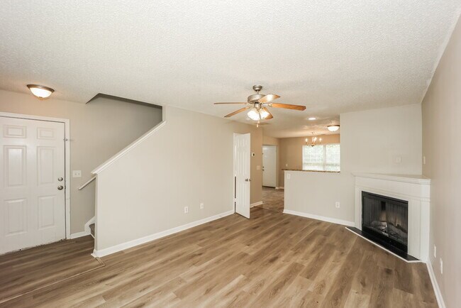 Photo - 3076 Broadleaf Trail Rd