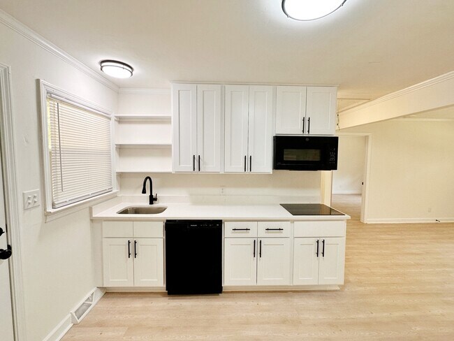 Photo - 309 N Masonic St