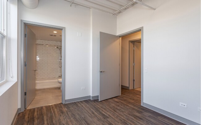 Photo - 962 W Dakin St