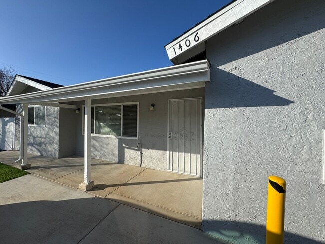 Building Photo - 1406 Oakdale Ave Unit 1406 Oakdale Rental