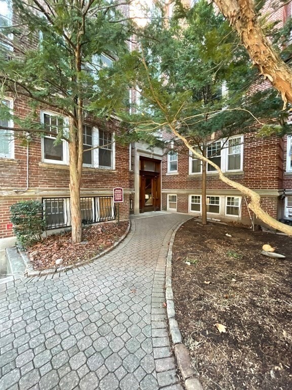 Building Photo - 1697 Cambridge St Unit 19