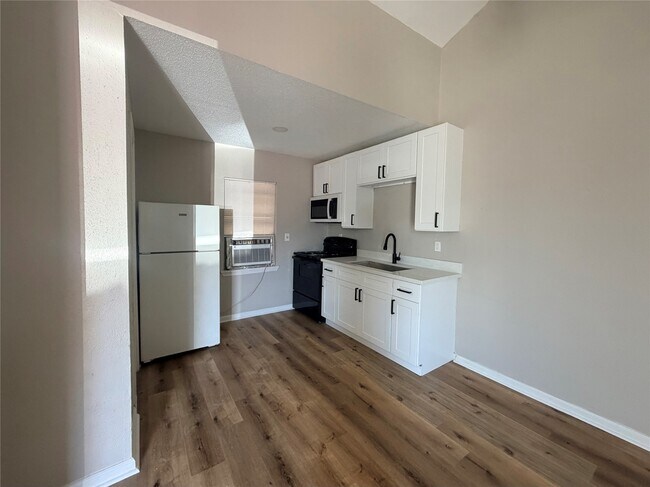 5025 Jefferson St Unit 15