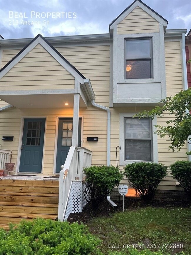 Photo - 213 Arcade St House