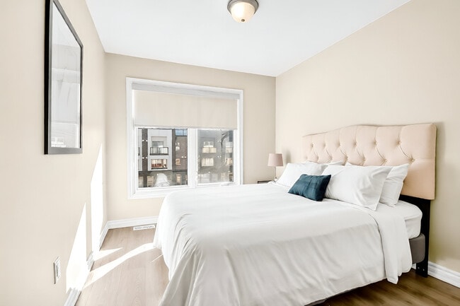 Bedroom 4 double bed - 815 Mikinak Rd